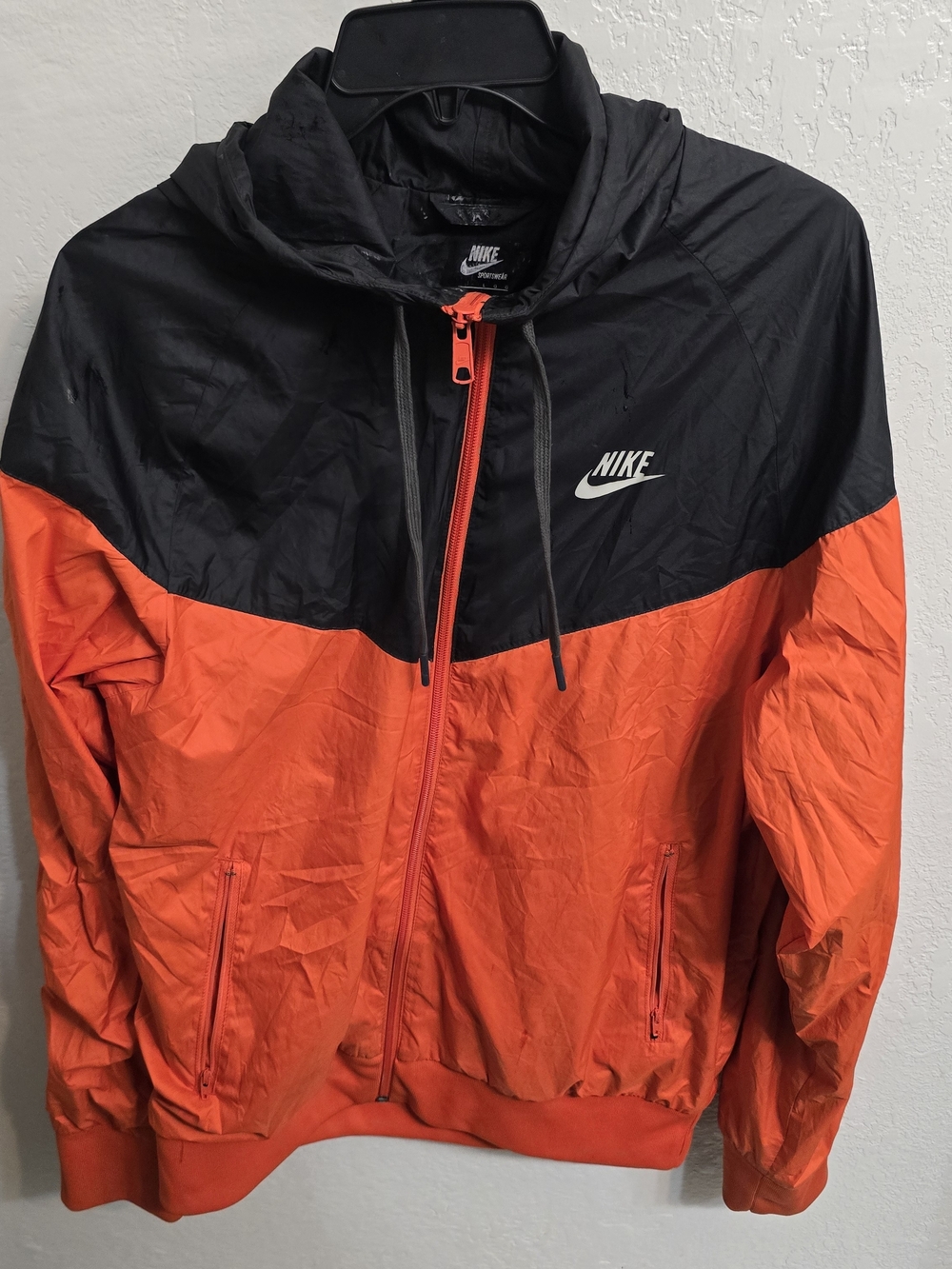 Nike Men’s Black and Orange Hooded Windbreaker/Windrunner